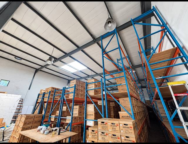 423M² INDUSTRIAL YARD TO LET IN STIKLAND INDUSTRIAL